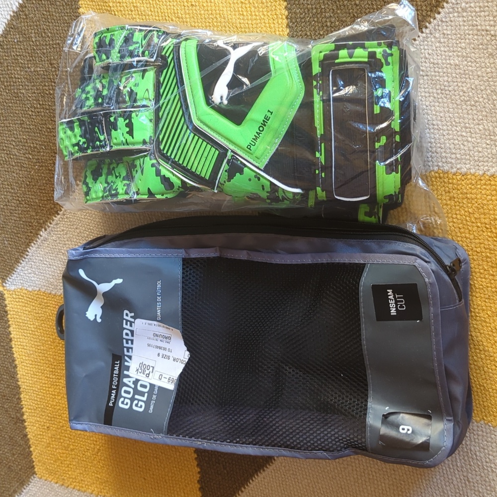 Puma goal keepers gloves. Size 9. NWT